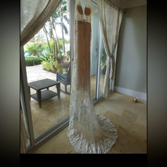 Wedding dress - Picture 4 of 6